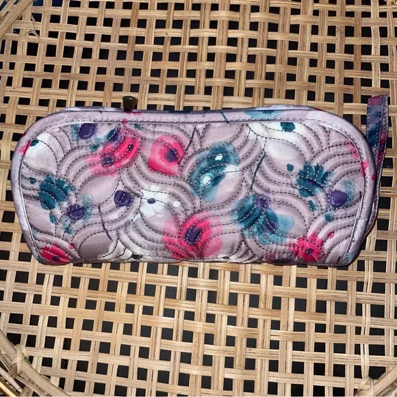 Lug Flipper Jewelry Clutch - Picture 3 of 9